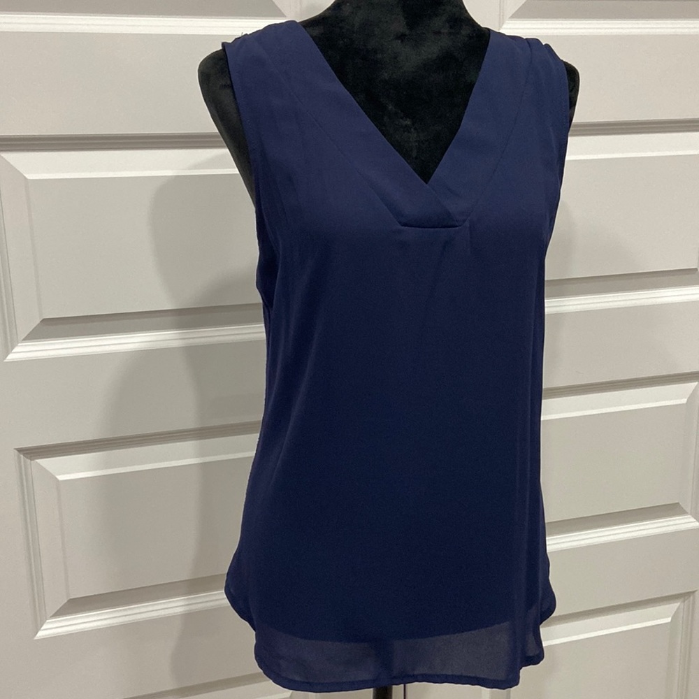 Navy blue sleeveless top ♦️